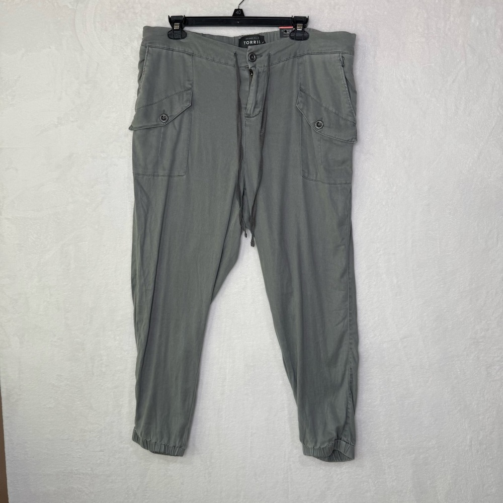 TORRID Women’s Size 16 Gray Tencel Cargo Crop  Plus New NWT Drawstring
